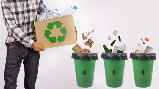 Homem jogando lixo nas lixeiras de reciclagem